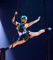 du cirque et un num�ro de port�e de tissu