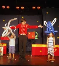 Spectacles pour un arbre de Nol : Cirque en vacances !